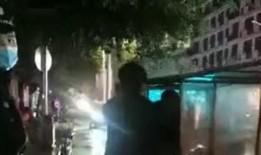 吃瓜网红打架视频播放,网络暴力事件引发热议