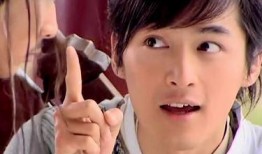 胡歌爆料妈妈相亲视频,揭秘明星家庭相亲背后的故事