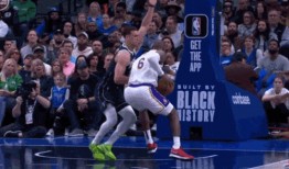 爆料詹姆斯受伤视频播放